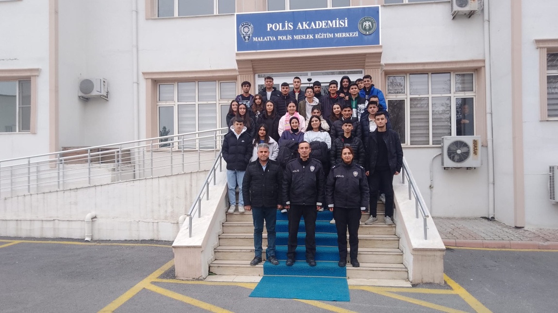 OKULUMUZ ÖĞRENCİLERİ İLE  POLİS MESLEK YÜKSEKOKULUNU ZİYARET ETTİK